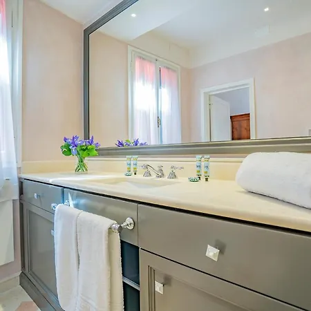Ca' Grassi 2 Charming Balcony Apartment *