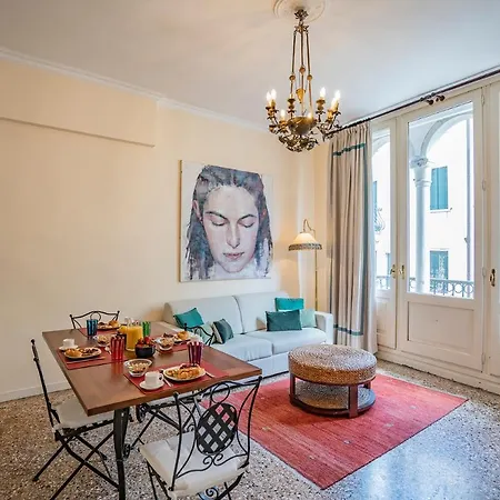 Ca' Grassi 2 Charming Balcony Apartment *