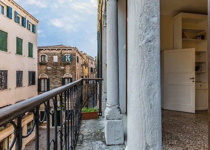 Ca' Grassi 2 In San Marco With Balcony * Venedik