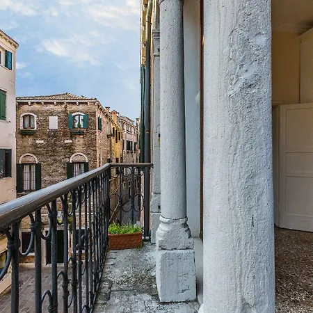 Ca' Grassi 2 In San Marco With Balcony * Venice